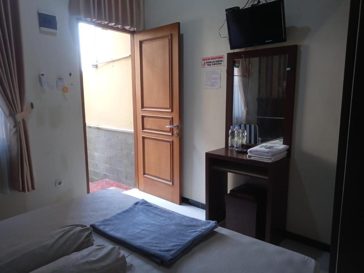 Riki Guesthouse Syari'Ah Jepara Exterior foto